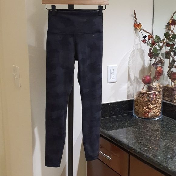 lululemon athletica Pants - Lululemon Wunder Train High-Rise Tight 25" Incognito Camo Multi Grey size 4